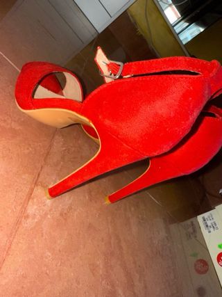 Sandali rossi con tacco alto Zuiki