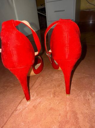 Sandali rossi con tacco alto Zuiki