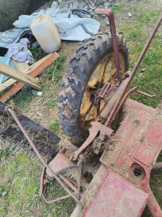 Segadora antigua para restaurar