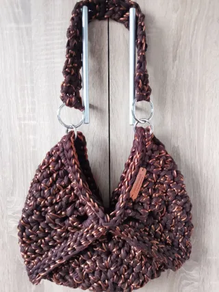 Bolso de hombro tejido artesanal