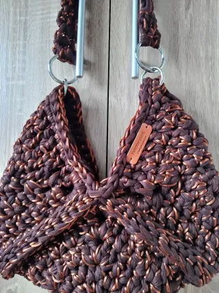 Bolso de hombro tejido artesanal