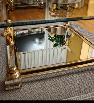 Mesa de centro cristal y metal dorado