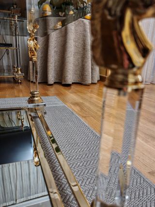 Mesa de centro cristal y metal dorado
