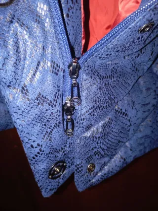 Abrigo azul acolchado señora