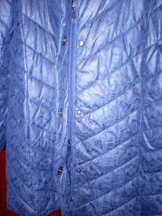 Abrigo azul acolchado señora