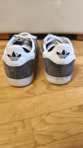 Zapatillas Adidas Gacelle gris