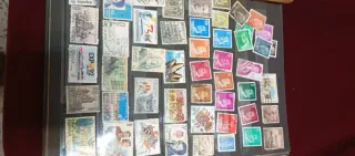 Álbum de sellos con bastantes sellos