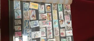 Álbum de sellos con bastantes sellos