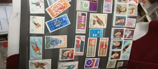 Álbum de sellos con bastantes sellos