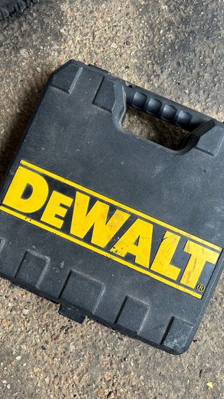 Sierra inalámbrica DeWalt 10.8V con baterías y car