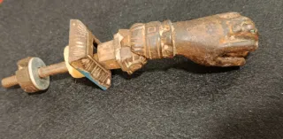 Aldaba picaporte antigua mano hierro forjado