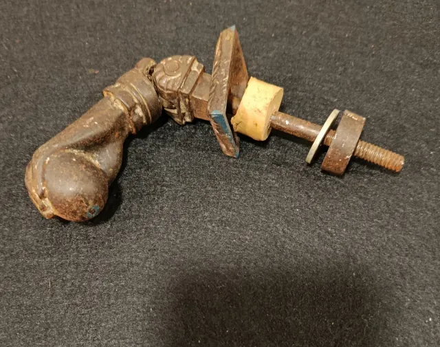 Aldaba picaporte antigua mano hierro forjado