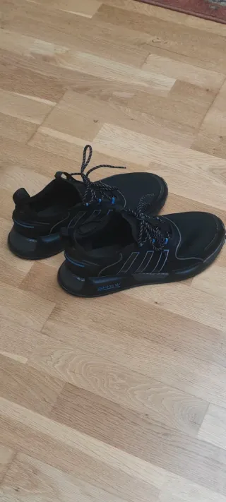 Zapatillas Adidas NMD Negras y Azules.