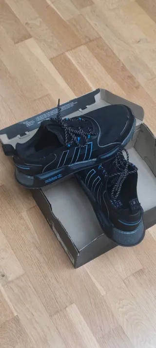Zapatillas Adidas NMD Negras y Azules.