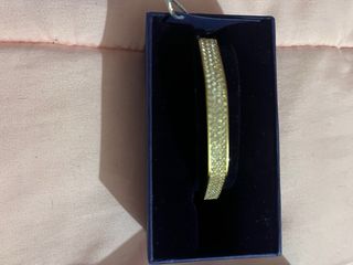 Pulsera y collar dorado con brillantes