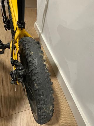 Bicicleta infantil amarilla 3-5 años (Ruedines)