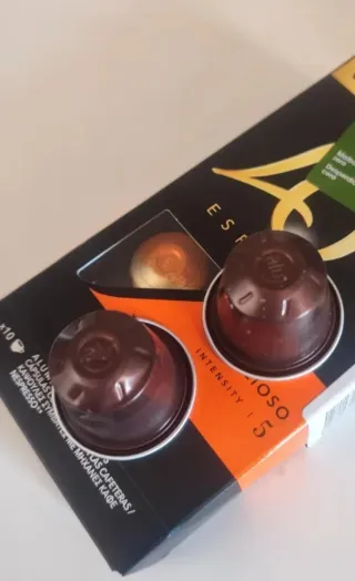 Cafetera Nespresso Roja