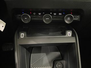 C4 BlueHDi 130 S&S EAT8 Feel Pack 96 kW 5P Automát