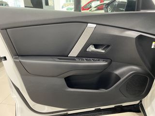 C4 BlueHDi 130 S&S EAT8 Feel Pack 96 kW 5P Automát