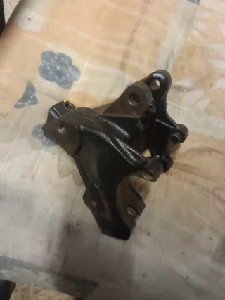 Soporte alternador y bomba dirección 1.9td