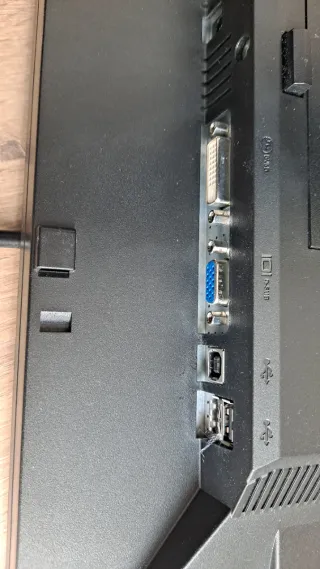 Pantalla Dell Plata y Negra