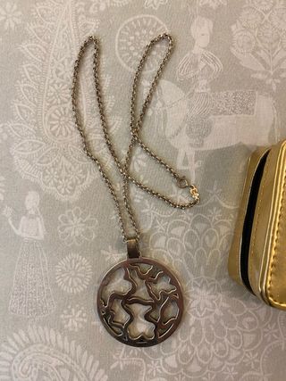 Collar Tous Plata y Estuche Dorado