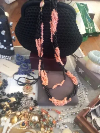 Collar Vintage Coral y Negro