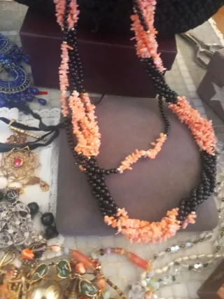 Collar Vintage Coral y Negro