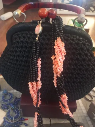 Collar Vintage Coral y Negro