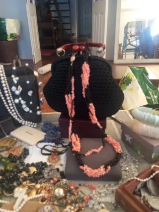 Collar Vintage Coral y Negro