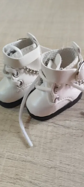 Botas para muñeca blancas