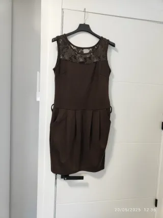 Vestido marrón con encaje