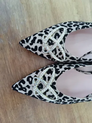 Zapatos de tacón con estampado animal