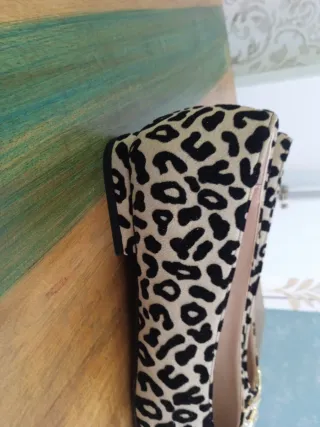 Zapatos de tacón con estampado animal
