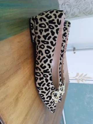 Zapatos de tacón con estampado animal