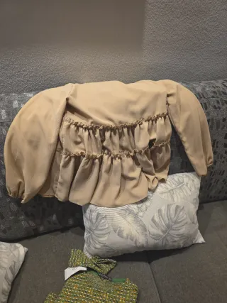 Blusa beige con volantes