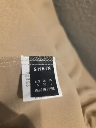 Blusa beige con volantes