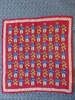 Pañuelo de seda con ositos