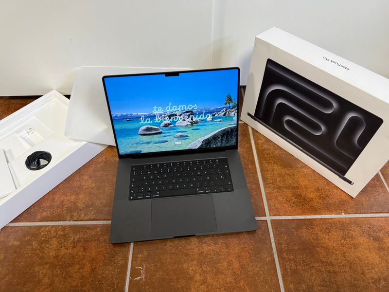 MacBook Pro 16 M3 Pro 18GB 512GB Garantía