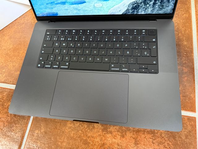 MacBook Pro 16 M3 Pro 18GB 512GB Garantía