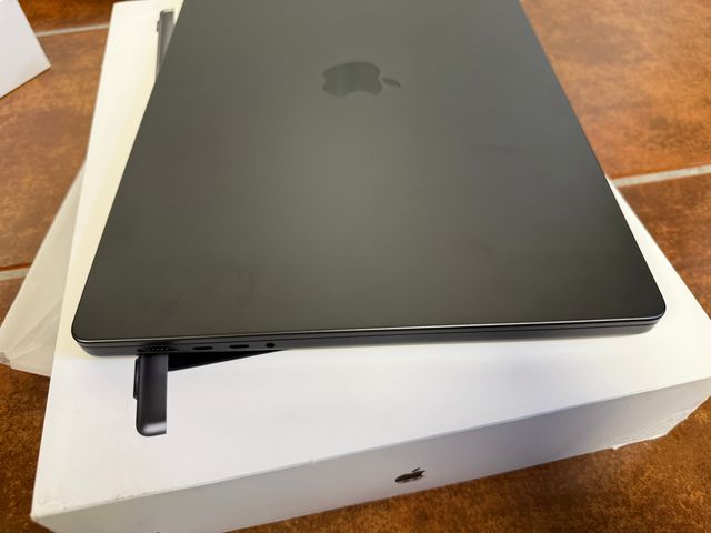 MacBook Pro 16 M3 Pro 18GB 512GB Garantía