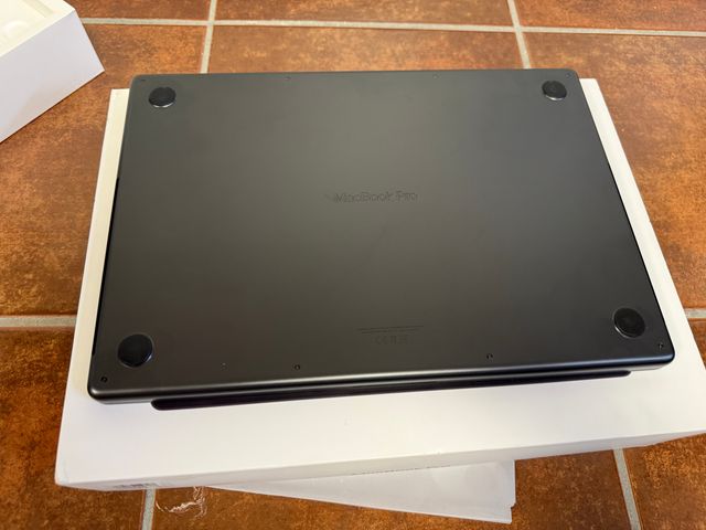 MacBook Pro 16 M3 Pro 18GB 512GB Garantía