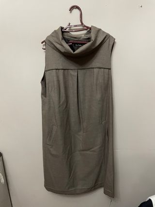 Vestido gris sin mangas