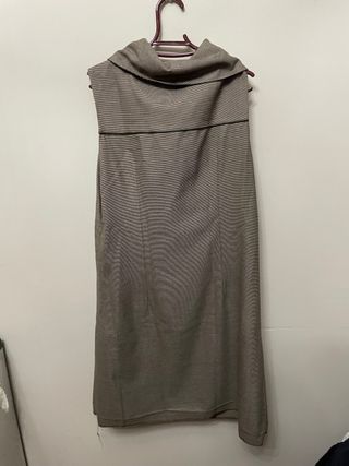 Vestido gris sin mangas