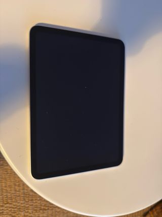 iPad con Caja + Funda Teclado Plata