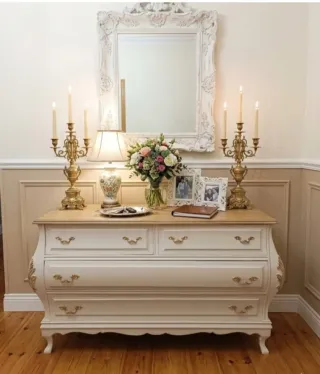 Cómoda antigua estilo francés