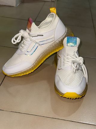 Zapatillas Blancas y Amarillas Talla 36