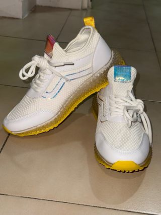 Zapatillas Blancas y Amarillas Talla 36