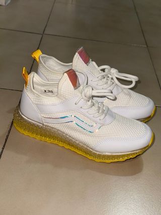 Zapatillas Blancas y Amarillas Talla 36