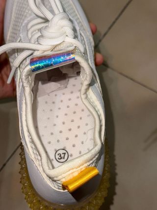 Zapatillas Blancas y Amarillas Talla 36